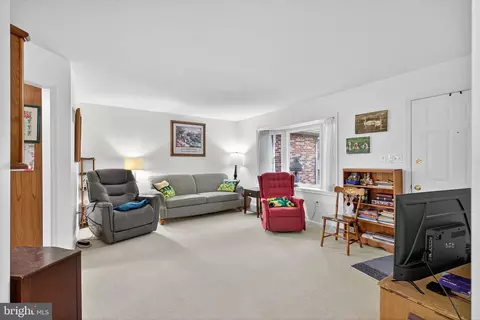 213 E 6th St, Lititz, PA 17543 photo 9