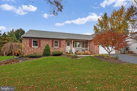 213 E 6th St, Lititz, PA 17543 photo 4