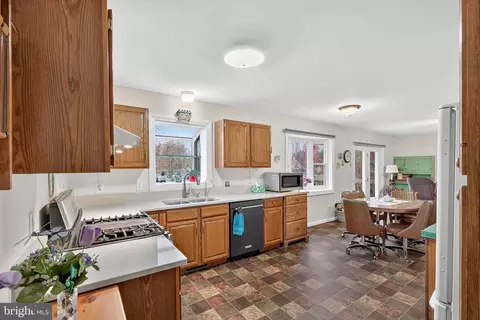 213 E 6th St, Lititz, PA 17543 photo 13