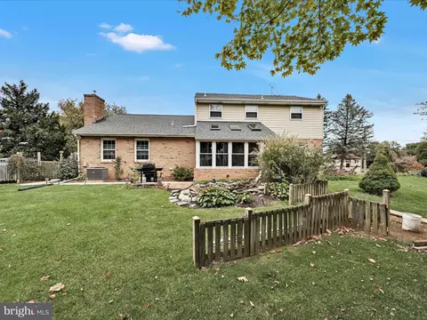 Exterior - 618 W 3rd Ave, Lititz, PA 17543 photo 9 of 12