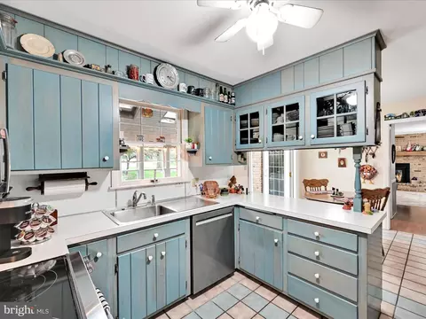 Kitchen - 618 W 3rd Ave, Lititz, PA 17543 photo 1 of 3