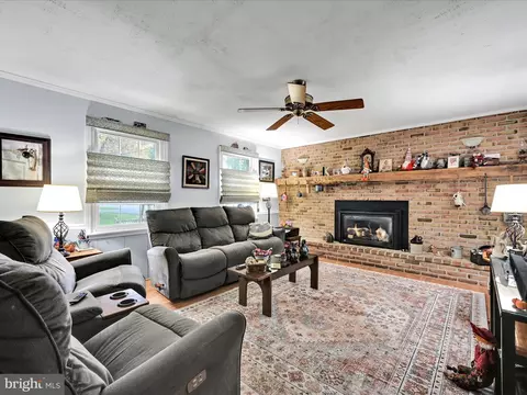 Living - 618 W 3rd Ave, Lititz, PA 17543 photo 1 of 2