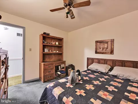 Bedroom - 618 W 3rd Ave, Lititz, PA 17543 photo 2 of 6