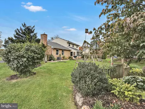 Exterior - 618 W 3rd Ave, Lititz, PA 17543 photo 7 of 12