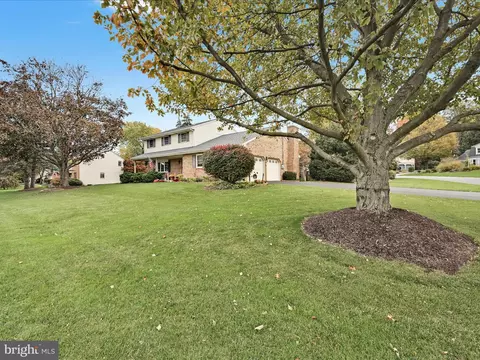 Exterior - 618 W 3rd Ave, Lititz, PA 17543 photo 4 of 12