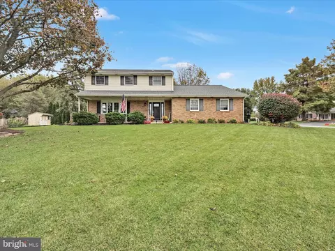 Exterior - 618 W 3rd Ave, Lititz, PA 17543 photo 3 of 12