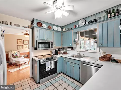 Kitchen - 618 W 3rd Ave, Lititz, PA 17543 photo 2 of 3