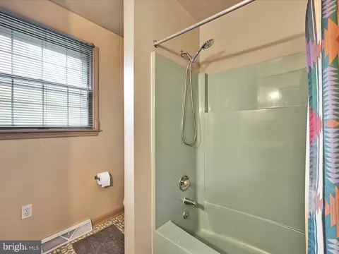 Bath - 618 W 3rd Ave, Lititz, PA 17543 photo 5 of 5