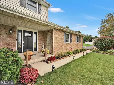Exterior - 618 W 3rd Ave, Lititz, PA 17543 photo 2 of 12