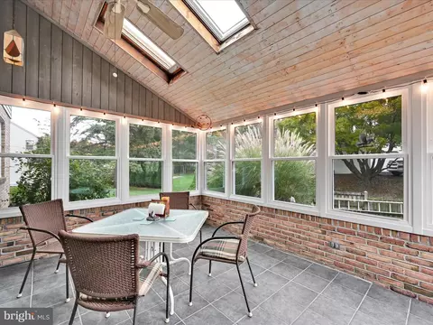 Exterior - 618 W 3rd Ave, Lititz, PA 17543 photo 5 of 12