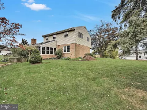 Exterior - 618 W 3rd Ave, Lititz, PA 17543 photo 11 of 12
