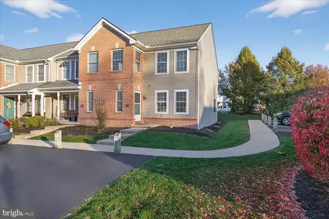 4032 Bradford Cir, Mount Joy, PA 17552