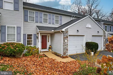 304 Treetops Ct, Lancaster, PA 17601