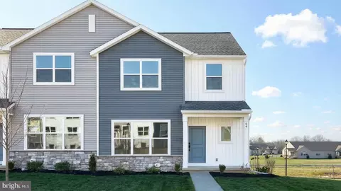 64 N Conifer Dr, Elizabethtown, PA 17022