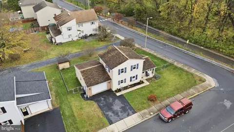 19 E Sunset Ave, Ephrata, PA 17522