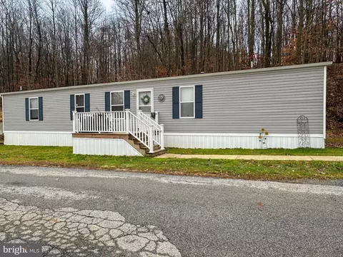 725 Hillside Dr, Gap, PA 17527 photo 2