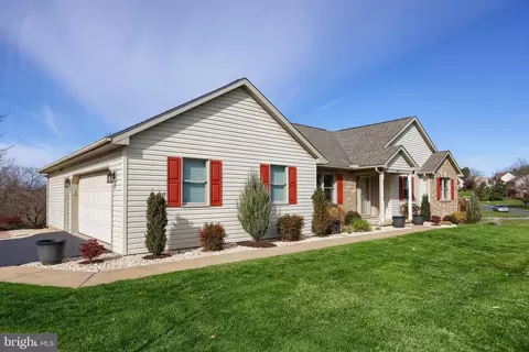 Exterior - 35 Field Ln, Lititz, PA 17543 photo 6 of 8