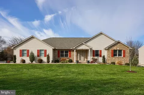 35 Field Ln, Lititz, PA 17543