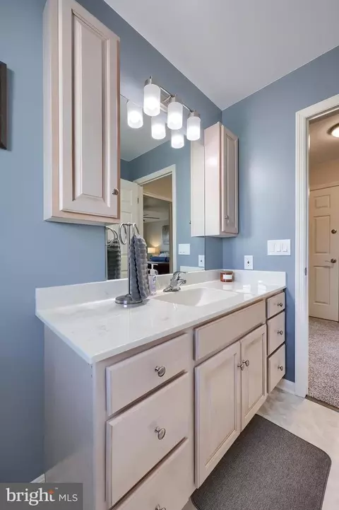 Bath - 35 Field Ln, Lititz, PA 17543 photo 3 of 5