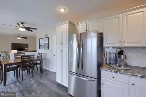 Kitchen - 35 Field Ln, Lititz, PA 17543 photo 4 of 5