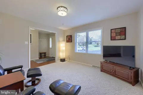 Living - 35 Field Ln, Lititz, PA 17543 photo 1 of 2