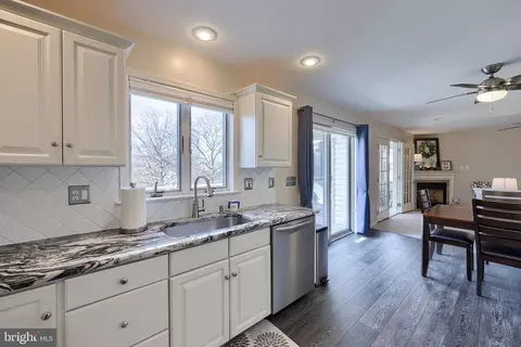 Kitchen - 35 Field Ln, Lititz, PA 17543 photo 3 of 5