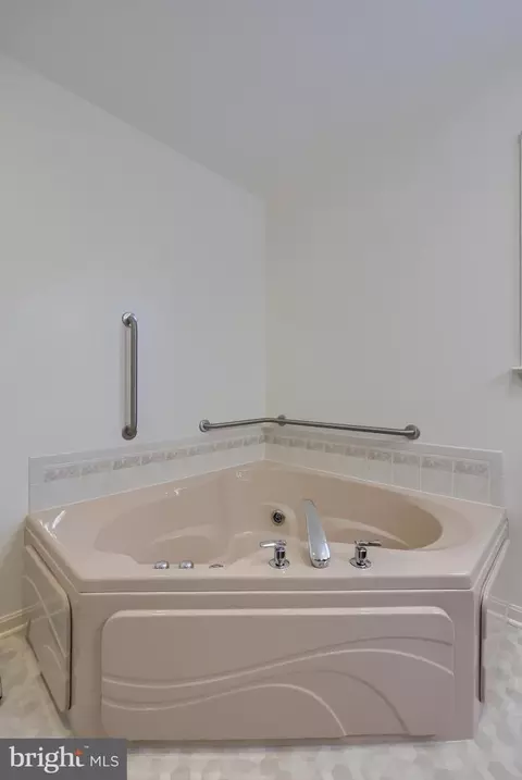 Bath - 35 Field Ln, Lititz, PA 17543 photo 5 of 5