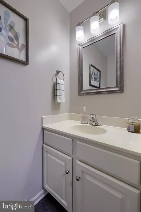 Bath - 35 Field Ln, Lititz, PA 17543 photo 1 of 5
