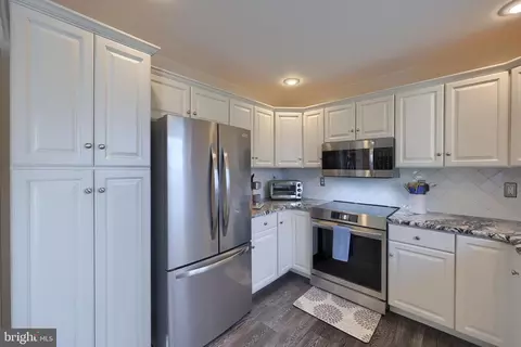Kitchen - 35 Field Ln, Lititz, PA 17543 photo 1 of 5