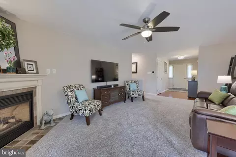 Entry Way - 35 Field Ln, Lititz, PA 17543 photo 3 of 7