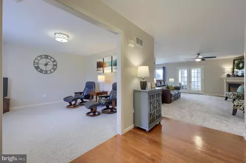 Entry Way - 35 Field Ln, Lititz, PA 17543 photo 2 of 7