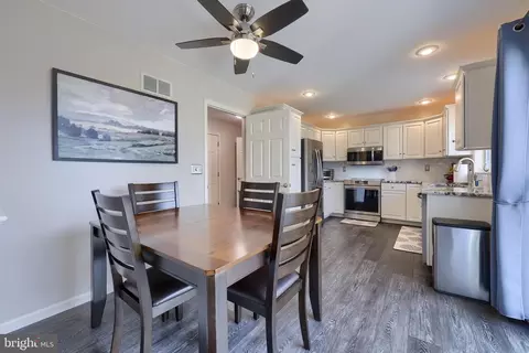 Entry Way - 35 Field Ln, Lititz, PA 17543 photo 5 of 7