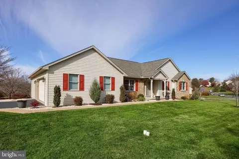 Exterior - 35 Field Ln, Lititz, PA 17543 photo 7 of 8