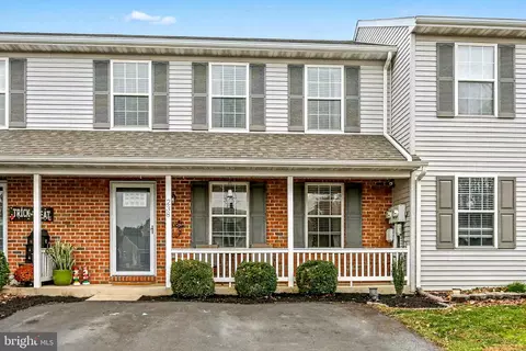 238 Chelmsford Dr, Marietta, PA 17547