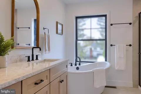 Bath - 514 Woodcrest Ave, Lititz, PA 17543 photo 5 of 10