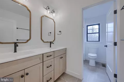 Bath - 514 Woodcrest Ave, Lititz, PA 17543 photo 9 of 10