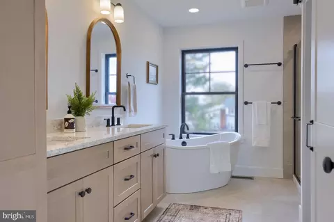 Bath - 514 Woodcrest Ave, Lititz, PA 17543 photo 3 of 10