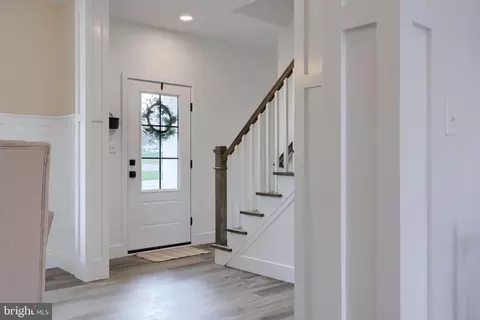 Entry Way - 514 Woodcrest Ave, Lititz, PA 17543 photo 6 of 9