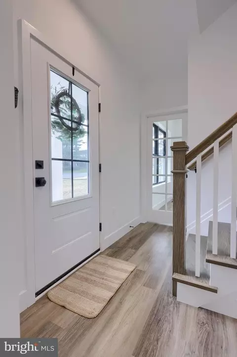 Entry Way - 514 Woodcrest Ave, Lititz, PA 17543 photo 8 of 9