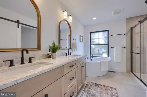 Bath - 514 Woodcrest Ave, Lititz, PA 17543 photo 7 of 10