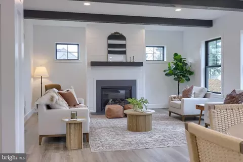 Living - 514 Woodcrest Ave, Lititz, PA 17543 photo 1 of 3