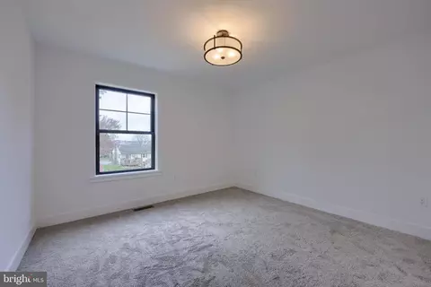 Bedroom - 514 Woodcrest Ave, Lititz, PA 17543 photo 6 of 6