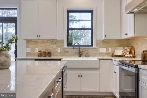 Kitchen - 514 Woodcrest Ave, Lititz, PA 17543 photo 1 of 5