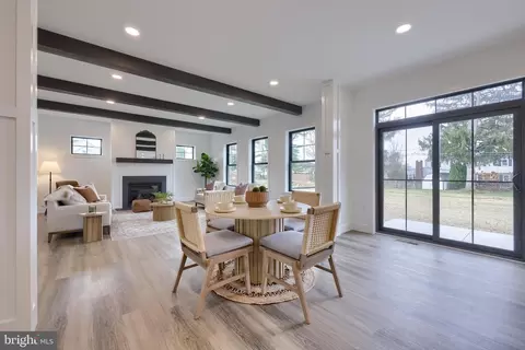 Dining - 514 Woodcrest Ave, Lititz, PA 17543 photo 4 of 11