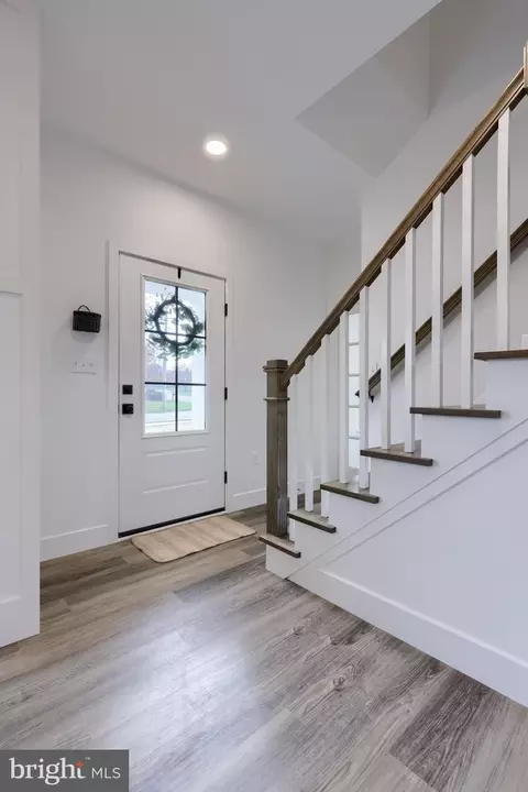 Entry Way - 514 Woodcrest Ave, Lititz, PA 17543 photo 9 of 9