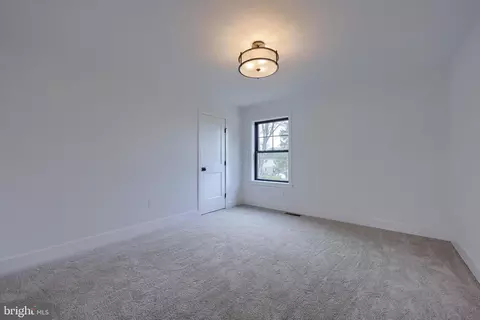 Bedroom - 514 Woodcrest Ave, Lititz, PA 17543 photo 3 of 6