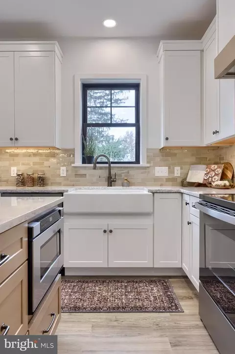 Kitchen - 514 Woodcrest Ave, Lititz, PA 17543 photo 2 of 5