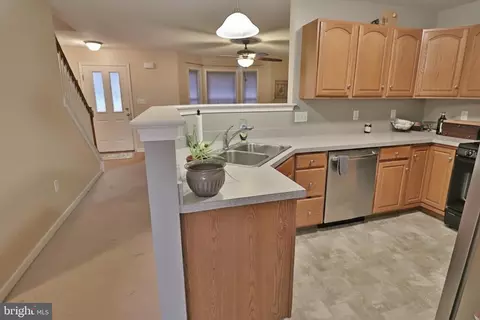 Entry Way - 486 Balmer Rd, Lititz, PA 17543 photo 2 of 2