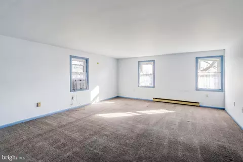 Living - 206 Pleasant Hill Dr, Lititz, PA 17543 photo 5 of 5