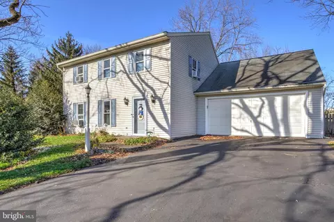 Exterior - 206 Pleasant Hill Dr, Lititz, PA 17543 photo 3 of 6